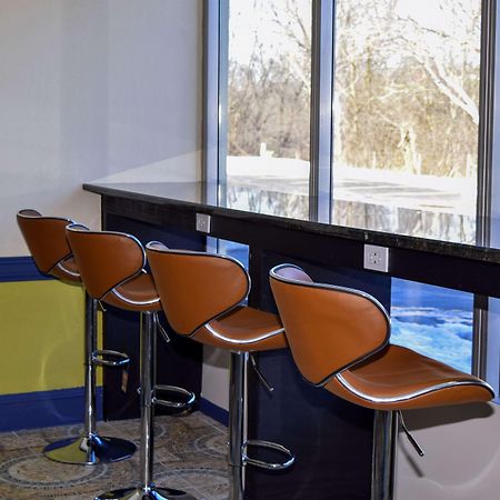 מלון Baymont By Wyndham - Chicago - Addison - O'Hare מראה חיצוני תמונה