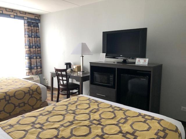 מלון Baymont By Wyndham - Chicago - Addison - O'Hare מראה חיצוני תמונה