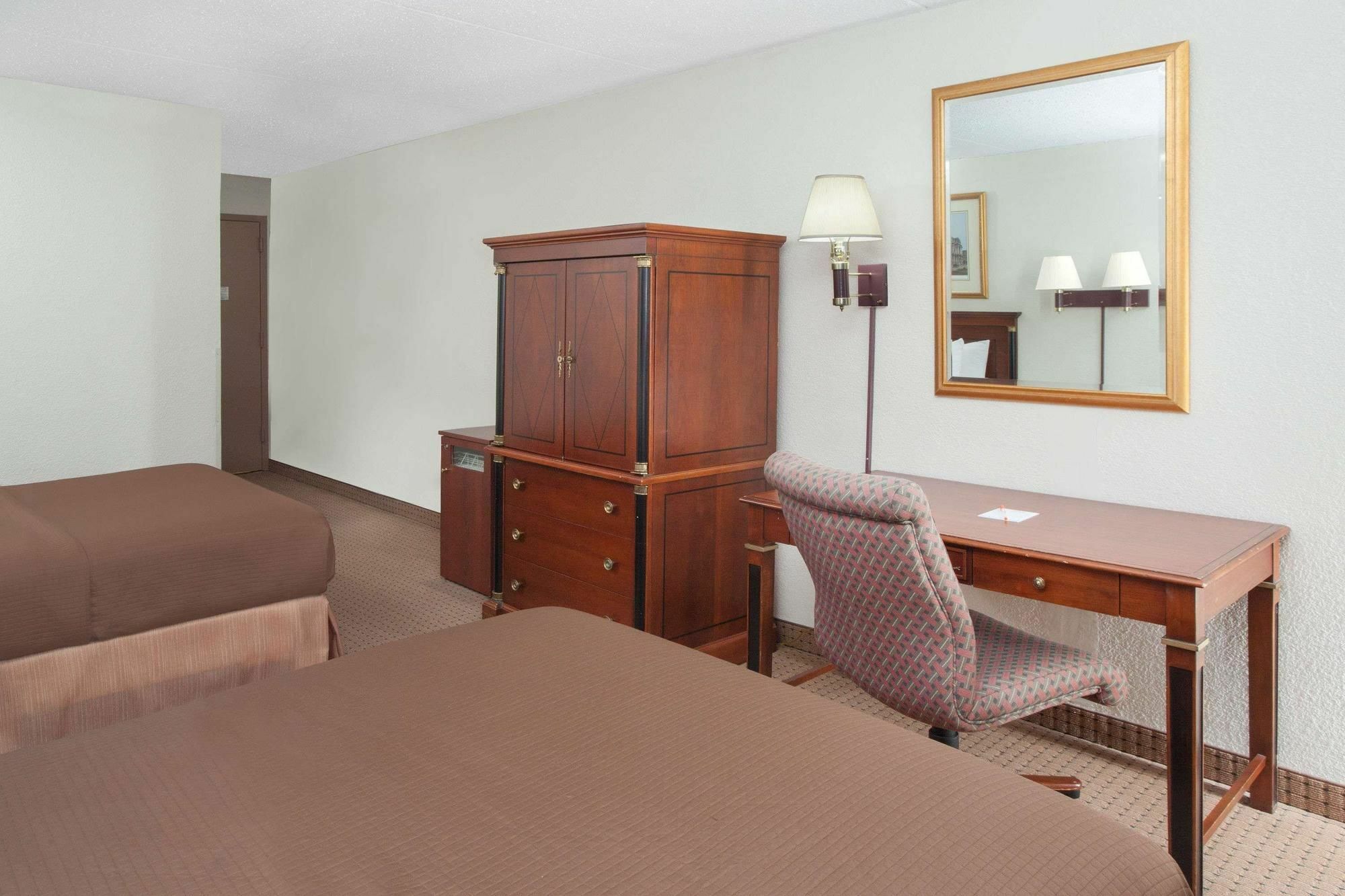 מלון Baymont By Wyndham - Chicago - Addison - O'Hare מראה חיצוני תמונה