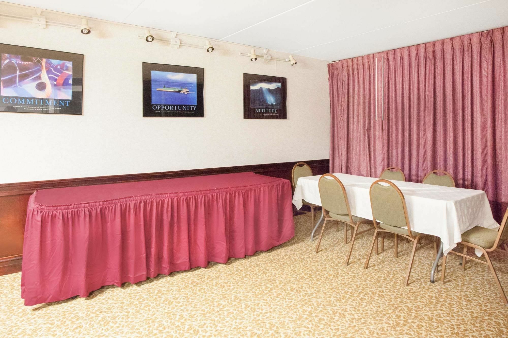 מלון Baymont By Wyndham - Chicago - Addison - O'Hare מראה חיצוני תמונה