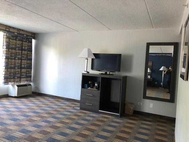 מלון Baymont By Wyndham - Chicago - Addison - O'Hare מראה חיצוני תמונה