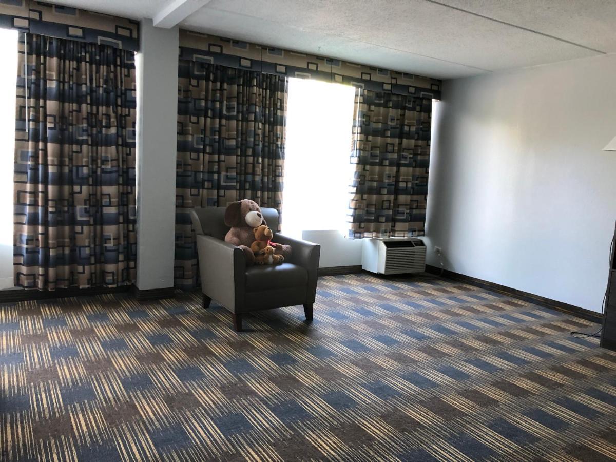 מלון Baymont By Wyndham - Chicago - Addison - O'Hare מראה חיצוני תמונה